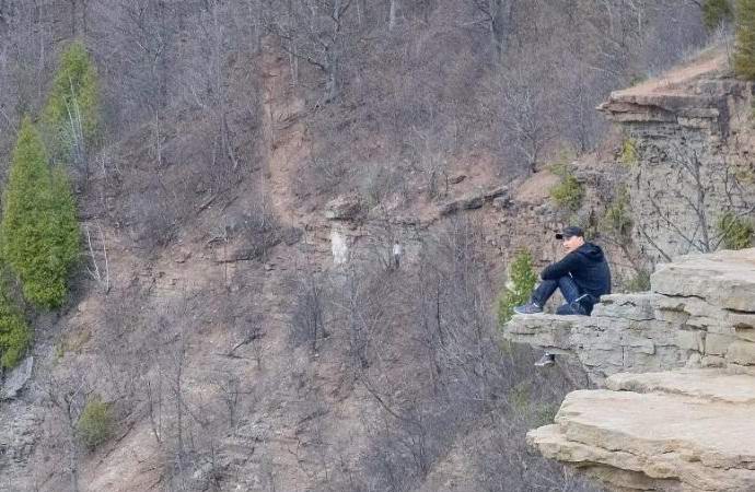 Kanada fotografovala ducha sebevraždy na skále