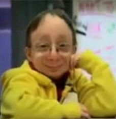 Trpaslík s bombou uvnitř se rozhodl šít nahoru