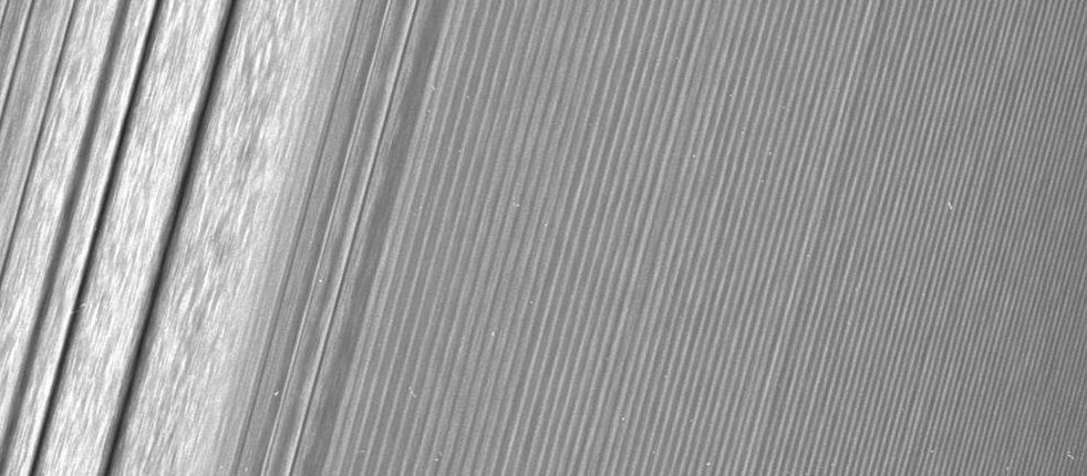 „Cassini“ pořídil jeden z nejpodrobnějších snímků Saturnových prstenů 
