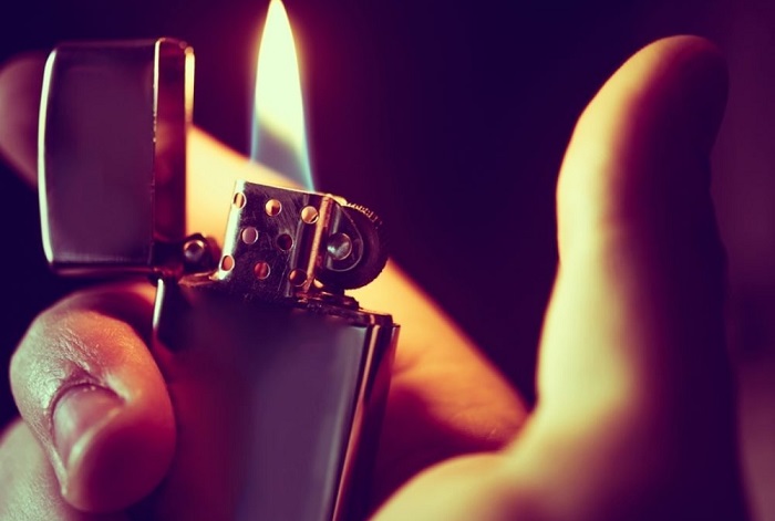 Číňan, který snědl zapalovač cigaret, téměř vybuchl