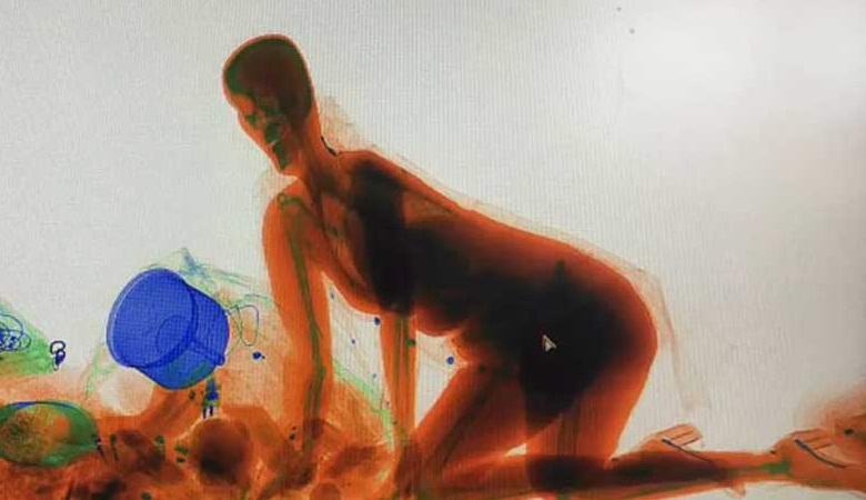 Číňanka na stanici udělala nejhloupější a nejnebezpečnější věc