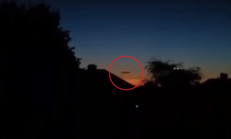 Mimozemská loď ve Velké Británii maskovaná jako mrak