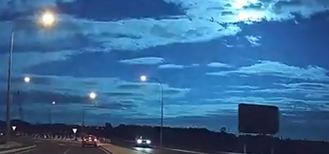 Do atmosféry Země vstoupil velký meteorit.