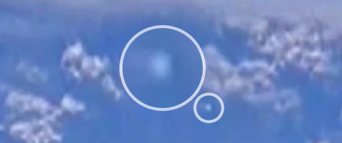 Létající talíř spatřen nad vybuchující sopkou