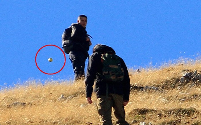 Zvědavost nebo bezpečnostní síť turistů od mimozemšťanů?