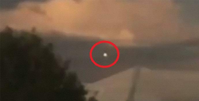 UFO manévrování na obloze zmatilo Australany