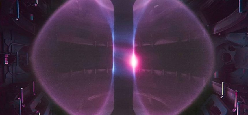 Rozsáhlý experiment na termonukleární fúzi dosáhl „první plazmy“ 