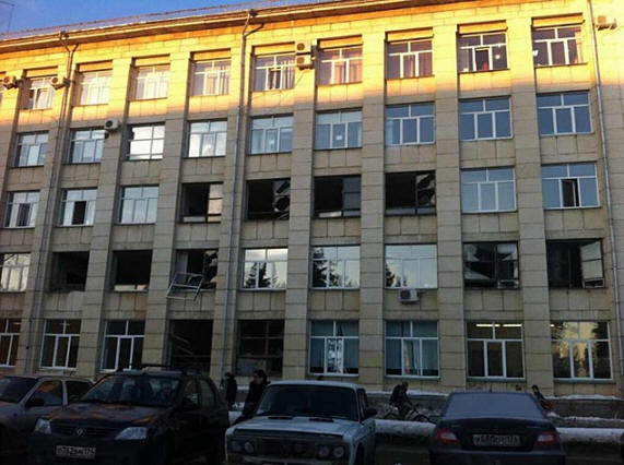 Sklo bylo rozbité v budově Univerzity v South Uralu