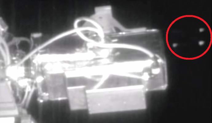 Kolem ISS zazářilo pět UFO