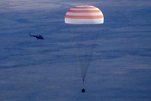 Vylepšený Sojuz úspěšně doručil posádku ISS na Zemi 