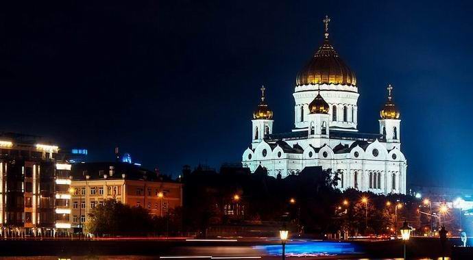 Moskevské kostely a mešity se mohou otevírat v noci