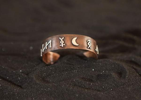 je možné nosit prsteny jiných lidí 