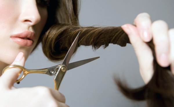 můžu si sám ostříhat vlasy 