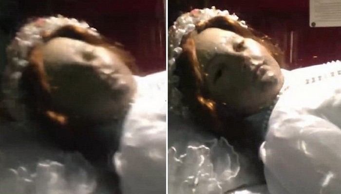 Dívčí maminka náhle otevřela oči.