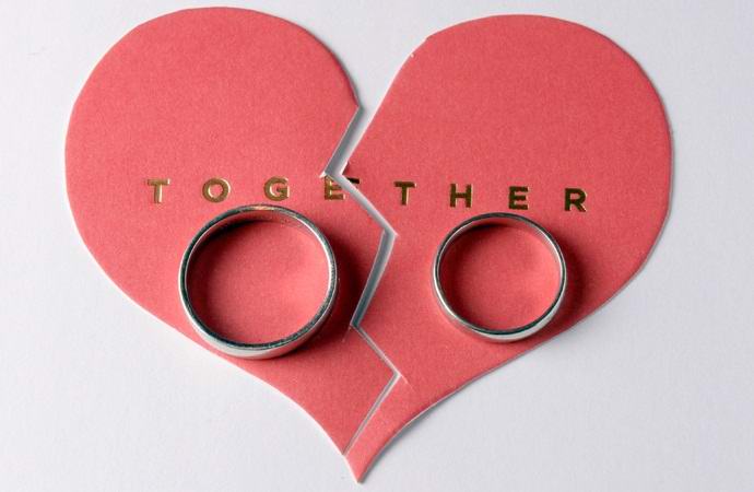 Manžel a manželka byli v dětství odděleni dvojčaty.