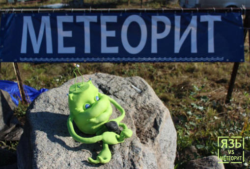 Potápěči přivezli do tábora talisman - teddy green man