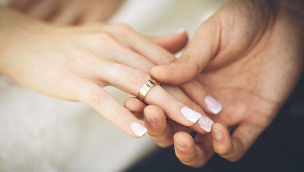 na kterých prstech jsou prsteny 