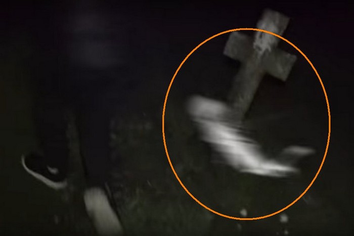 Rozzlobený duch zaútočil na teenagera na hřbitově