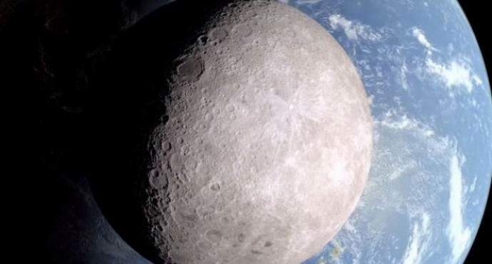 Hraje hudba na druhé straně měsíce?