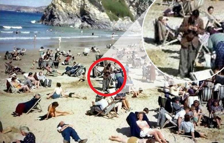 Na fotografii z roku 1943 našli muže s gadgetem v ruce