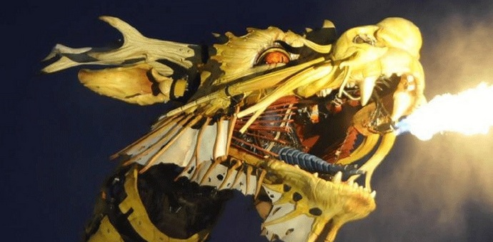 Na ulicích Francie se objevil obrovský drak