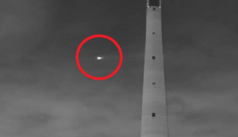 Zářící UFO s dlouhým ocasem zametl přes Jekatěrinburg