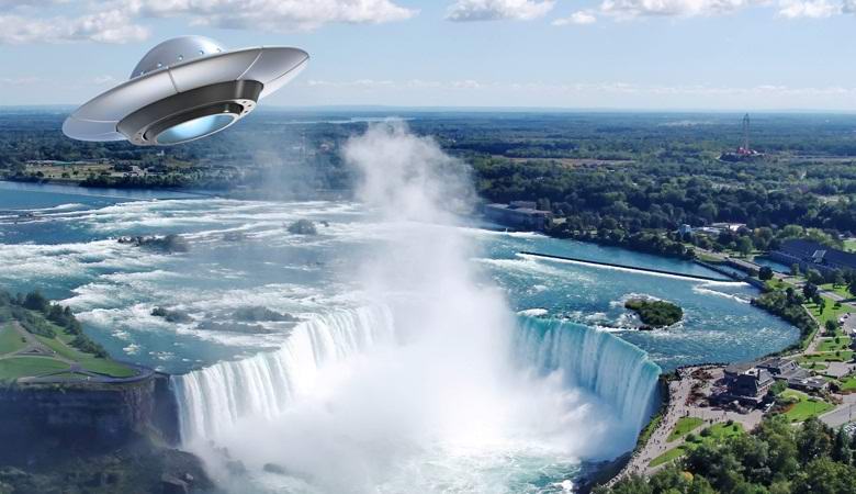 Blesklo přes Niagarské vodopády