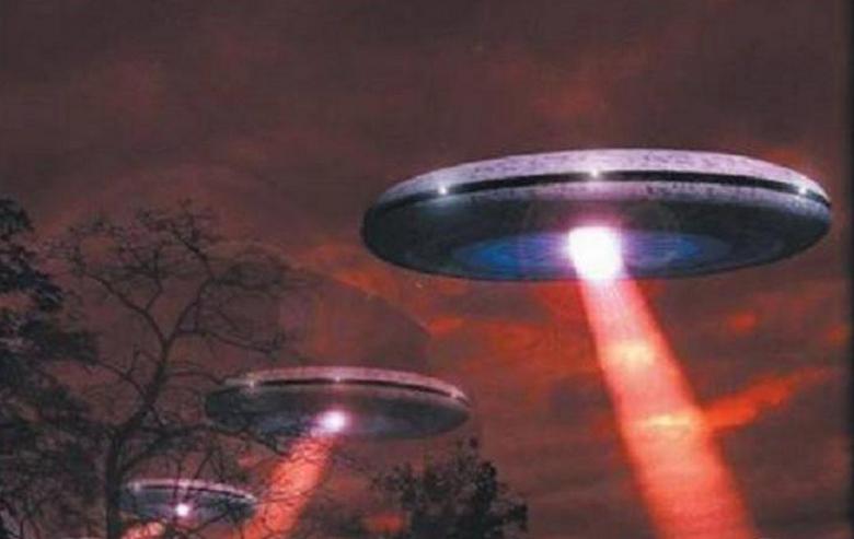 Něco z místa se v noci dělo přes Rigu.