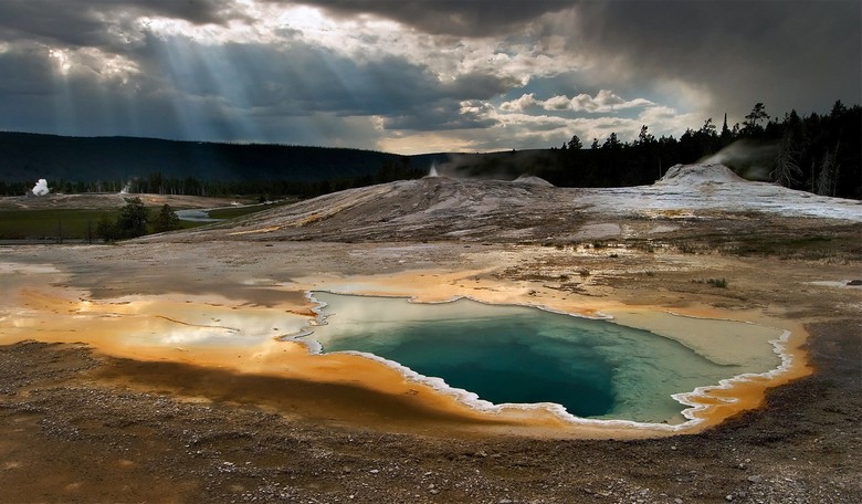 UFO znovu spatřil Yellowolský supervolcano