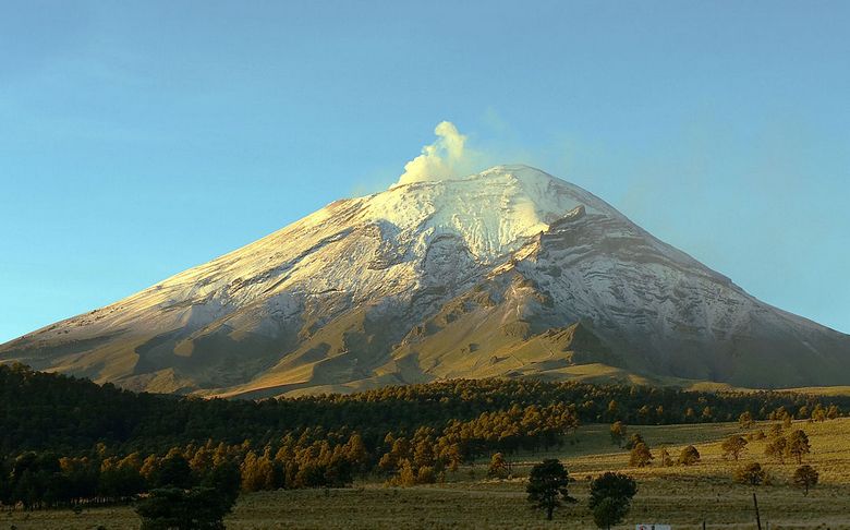 UFO stoupá nad Popocatepetl v Mexiku