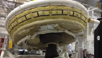 NASA se chystá testovat obrovský mega-padák na samém okraji vesmíru