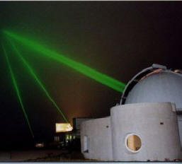 NASA bombarduje Zemi lasery z měsíční oběžné dráhy