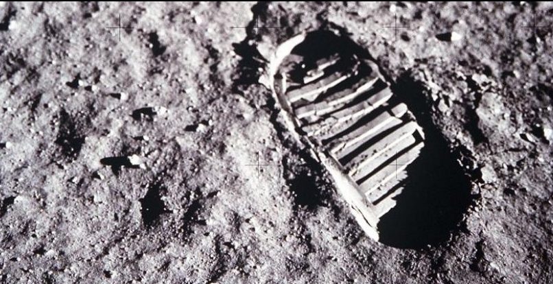 NASA pozastavuje práce na měsíční misi kvůli vypuknutí koronaviru 