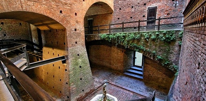 Neznámé fresky Leonarda da Vinci z hradu Sforza