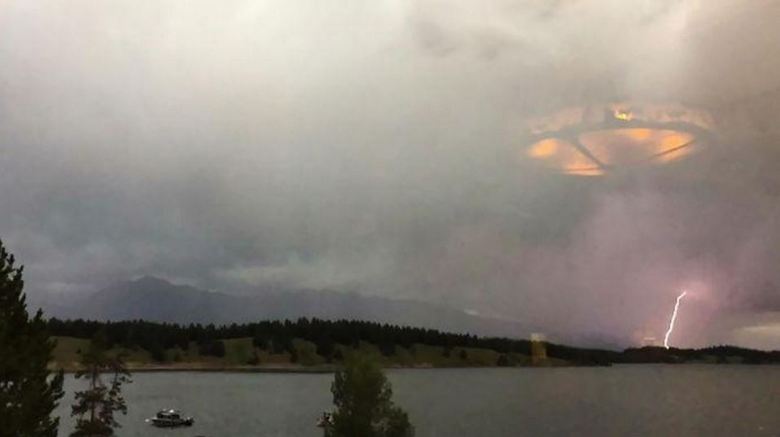 UFO stále ohromují obyčejné lidi, ale ne ufology a úředníky.