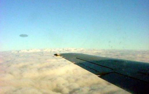 UFO zachraňují letadla