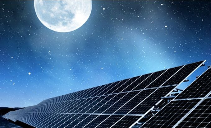 Nový výzkum: solární panely mohou vyrábět energii v noci 