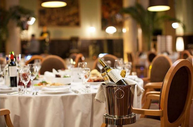 O japonské restauraci pro kanibaly: jak se rodí falešné zprávy