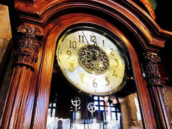 Interpretace příznaků o přerušených hodinách podle dne v týdnu 