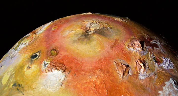 Očekávané erupce sopky Loki na družici Jupiteru