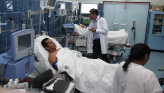 Parašutista zázračně zůstal nezraněný po pádu z výšky 1,5 km.