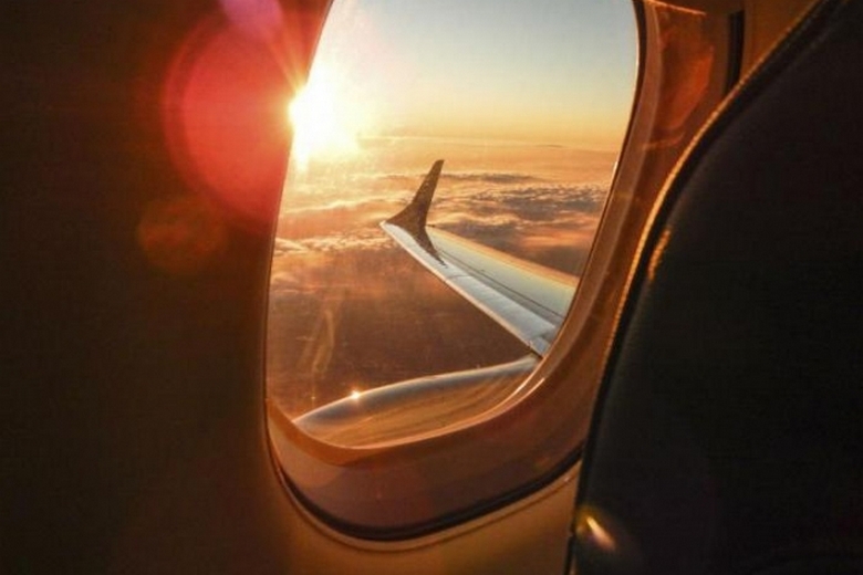 Osobní letadlo natočilo obří UFO