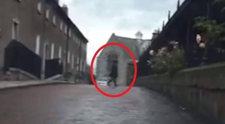 Duch přecházející silnici se dostal do DVR