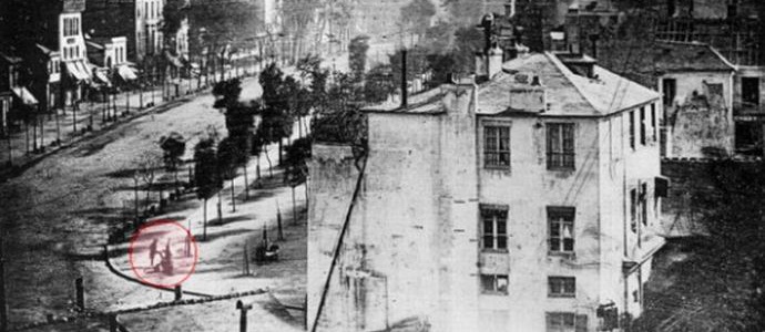 První lidé na fotografii byli náhodně zajati