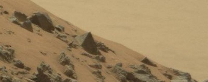 Pyramidy jsou rozptýleny po celém vesmíru.