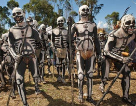 Kmeny z paralelního světa