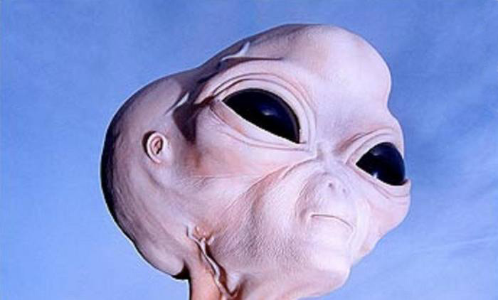 Cizinci chodící po portugalské poušti?