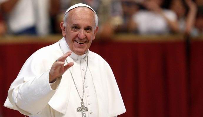 Papežův polibek pomohl dívce s rakovinou mozku