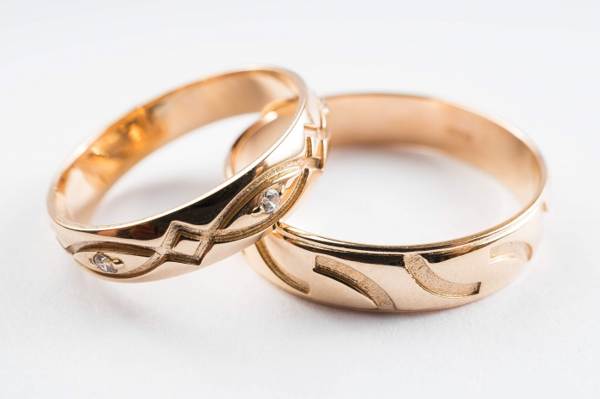 proč byste si nikdy neměli sundat snubní prsten 