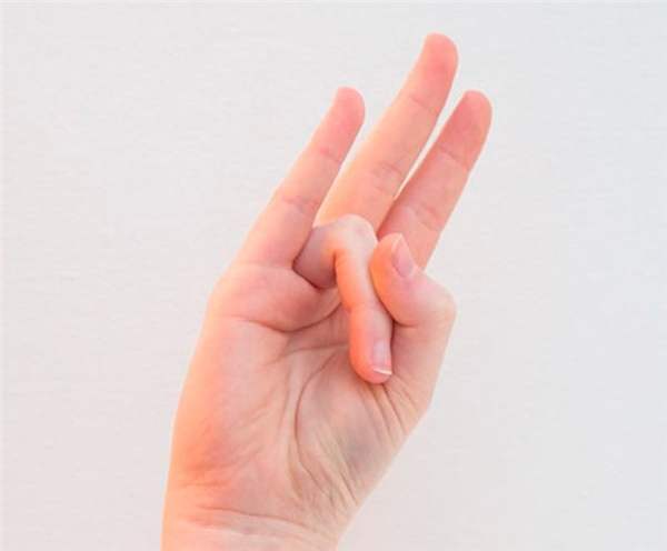 Proč prstenec na pravé ruce svědí? 